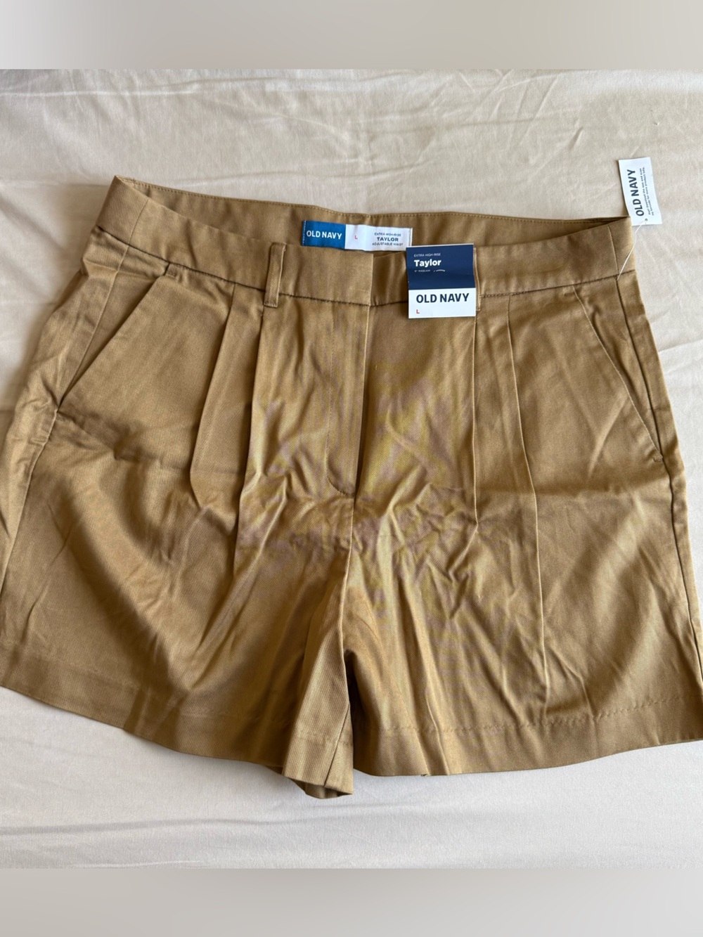 Old Navy Taylor Pleated Women's Tan Shorts